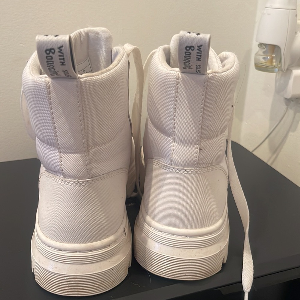 Doc Marten’s Womans Crisp White Air Waltz Boots Canvas SZ9 - Picture 3 of 5